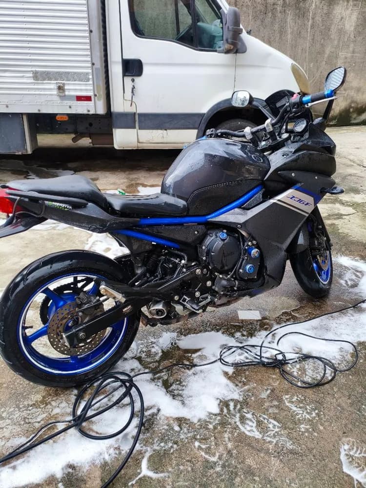 XJ6F