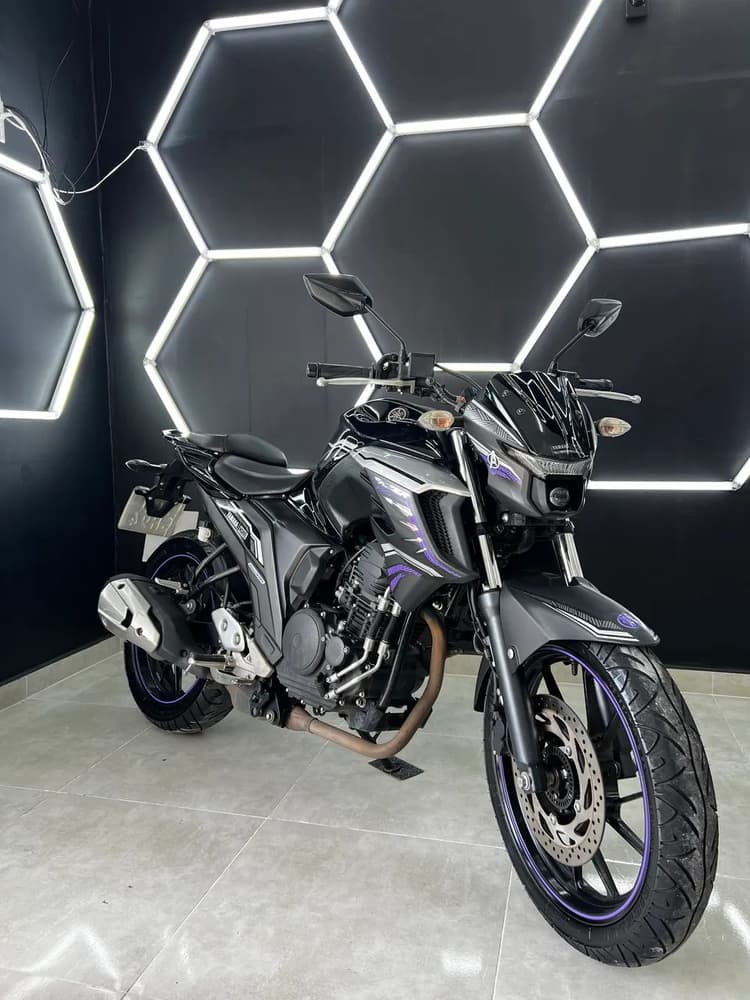 FZ25 PANTERA NEGRA 
