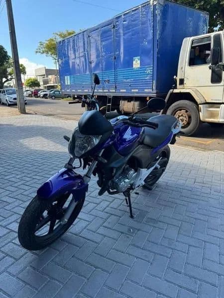 HONDA CB 300 R 2011