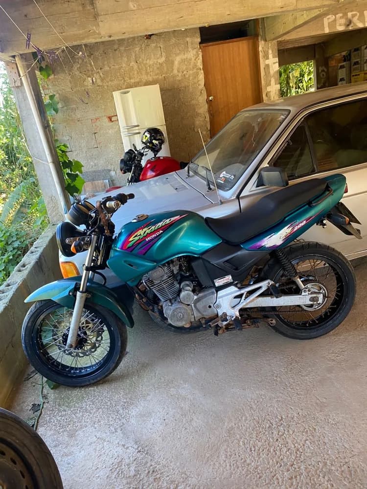 Cbx strada 200  em dia 