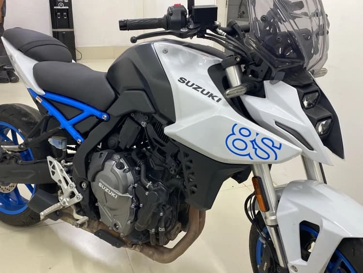 SUZUKI GSX 8S