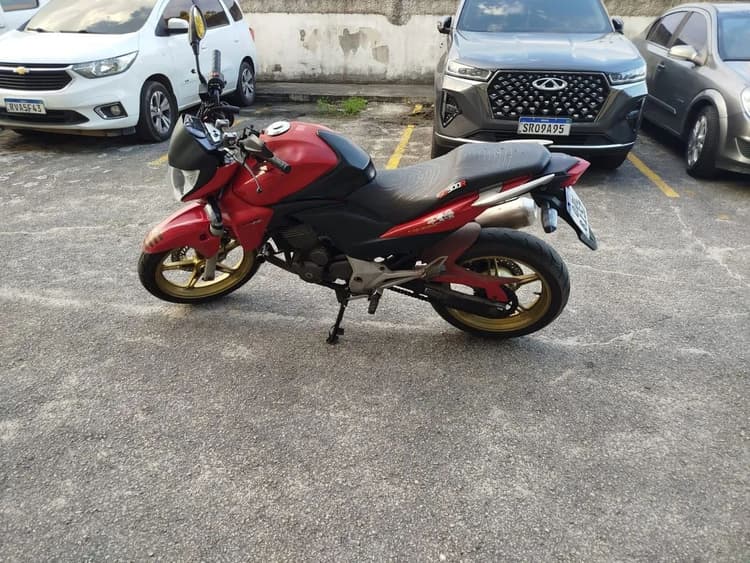 Cb 300 vermelha 2012