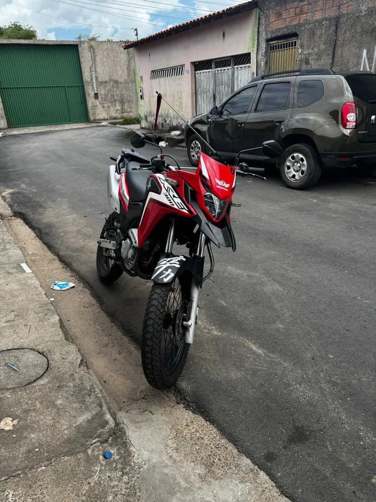 Xre 300 troco em carro 