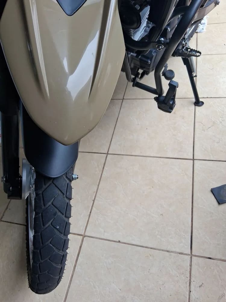 Moto zero único dono sem um arranhão e com equipamentos 
