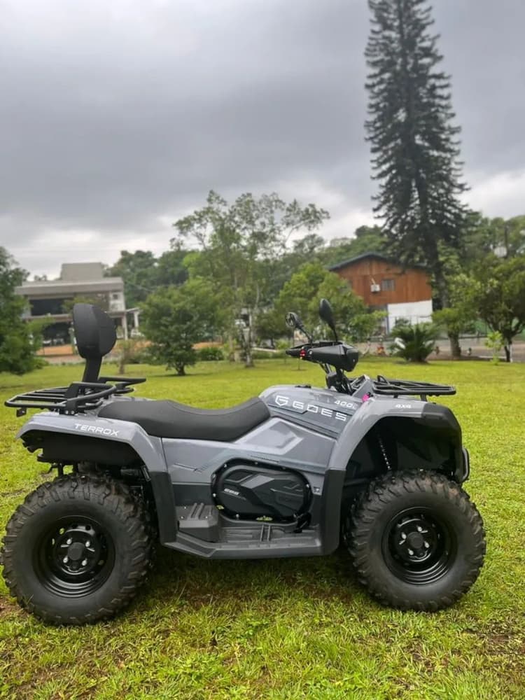 Quadriciclo 4x4 automático 