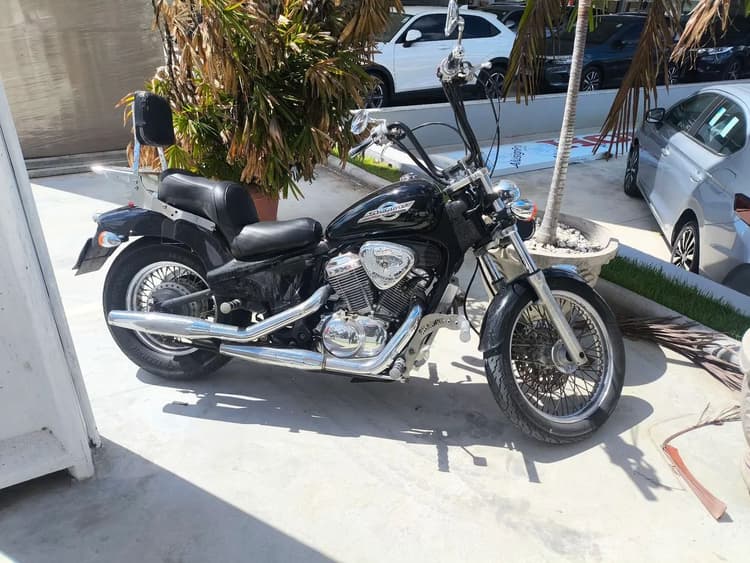 Shadow 600 