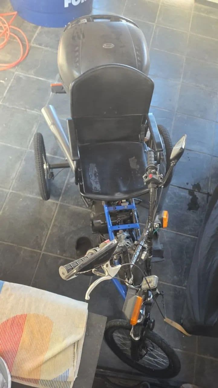 Moto adaptada para deficientes 