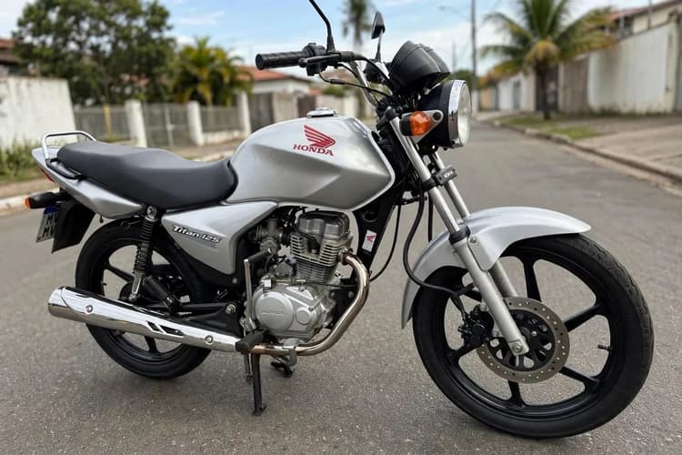 Cg 125 pintada, com todos os documentos em dia e sem multas no ponto de transferir 