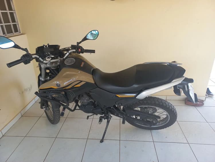 Vendo repasso lander financiada.