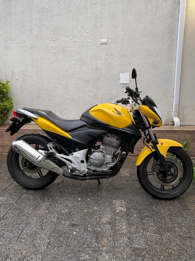 VENDO HONDA CB300R 2011/2012