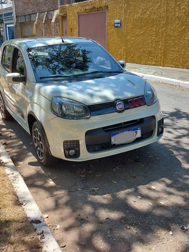 Fiat Uno Sporting 1.4 EVO Fire Flex 8V 4P 2015