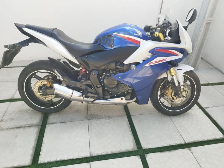 HONDA CBR 600F