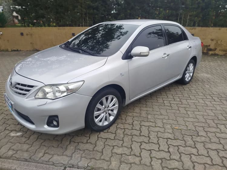 Toyota Corolla Altis 2.0 Flex 16V Aut. 2013