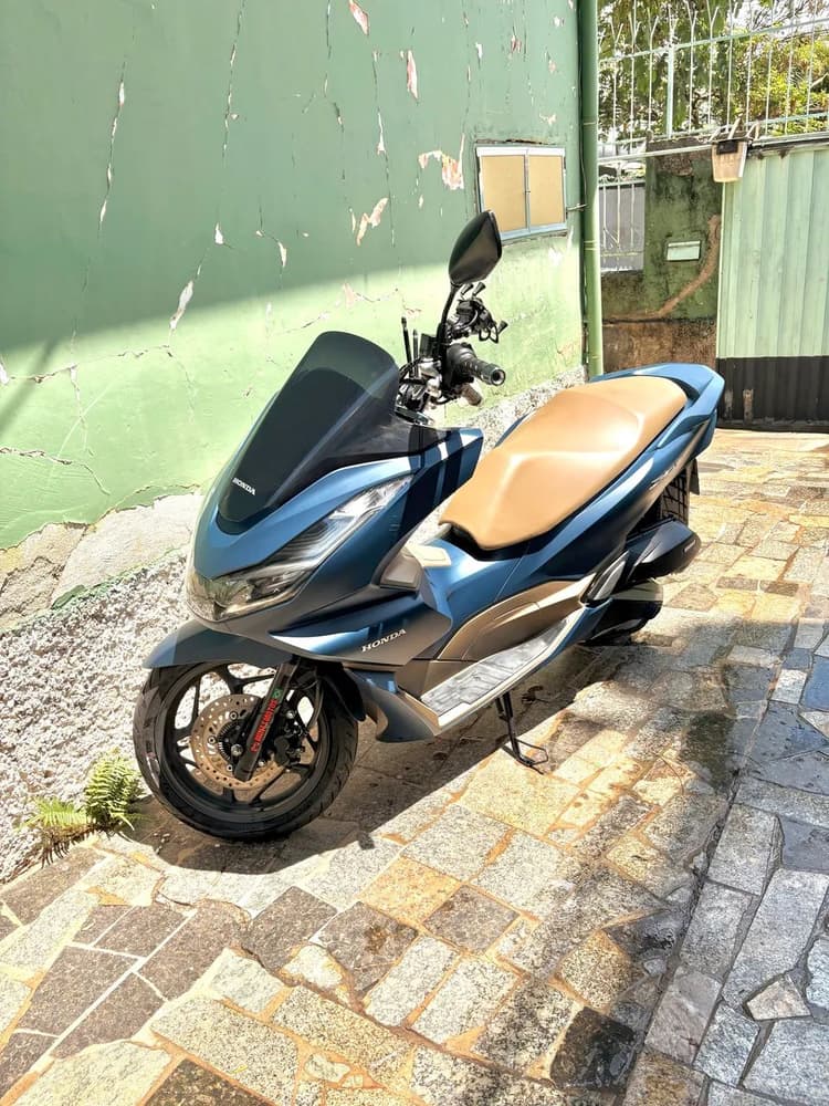 PCX DLX pouco rodada 