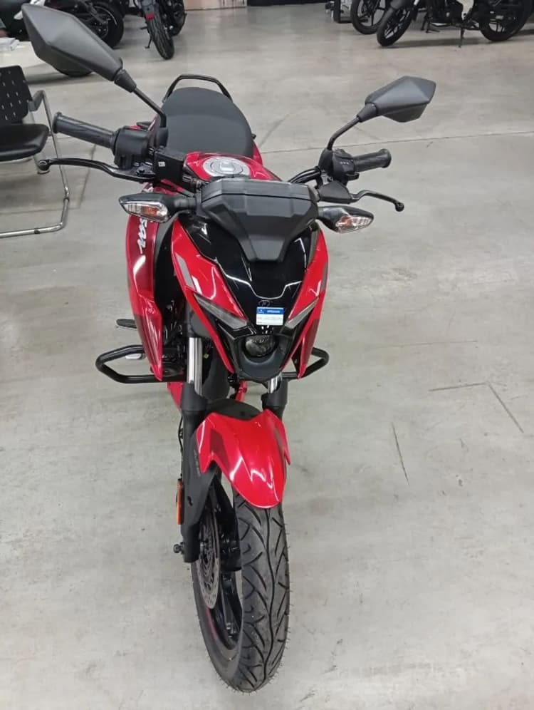 ? BAJAJ PULSAR N150 - NOVA