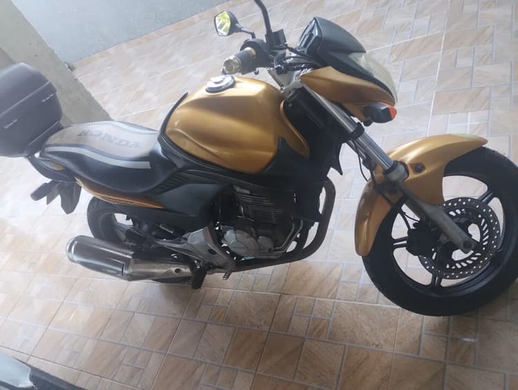 CB 300