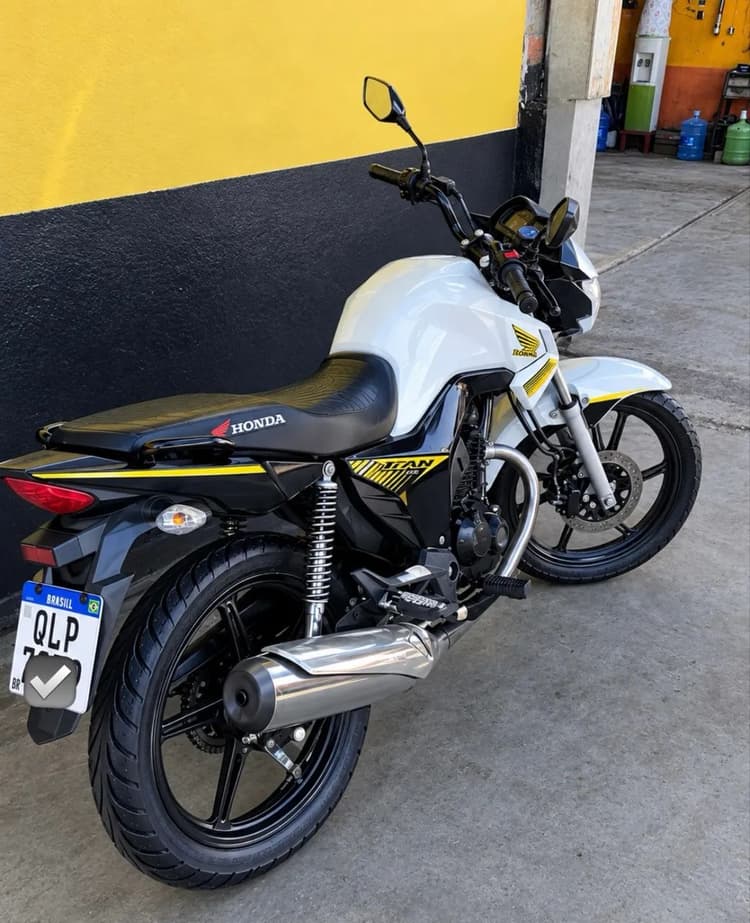 TITAN 160 