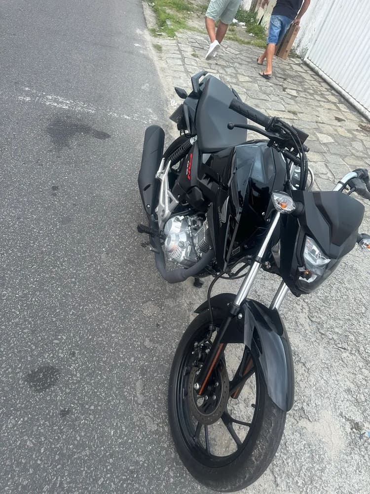 Moto em estado de loja 