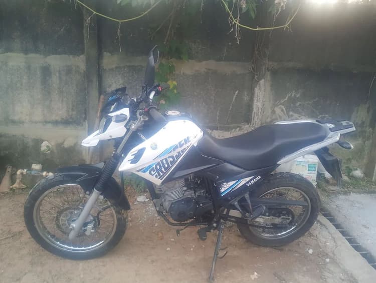 Vendo crosser branco 2018 