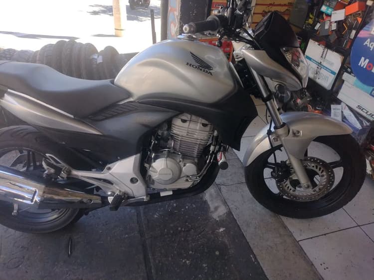 CB 300 