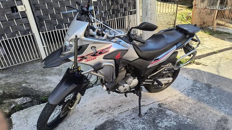 DISPENSA COMENTÁRIOS ESSA MOTO SÓ LEVAR E ANDAR