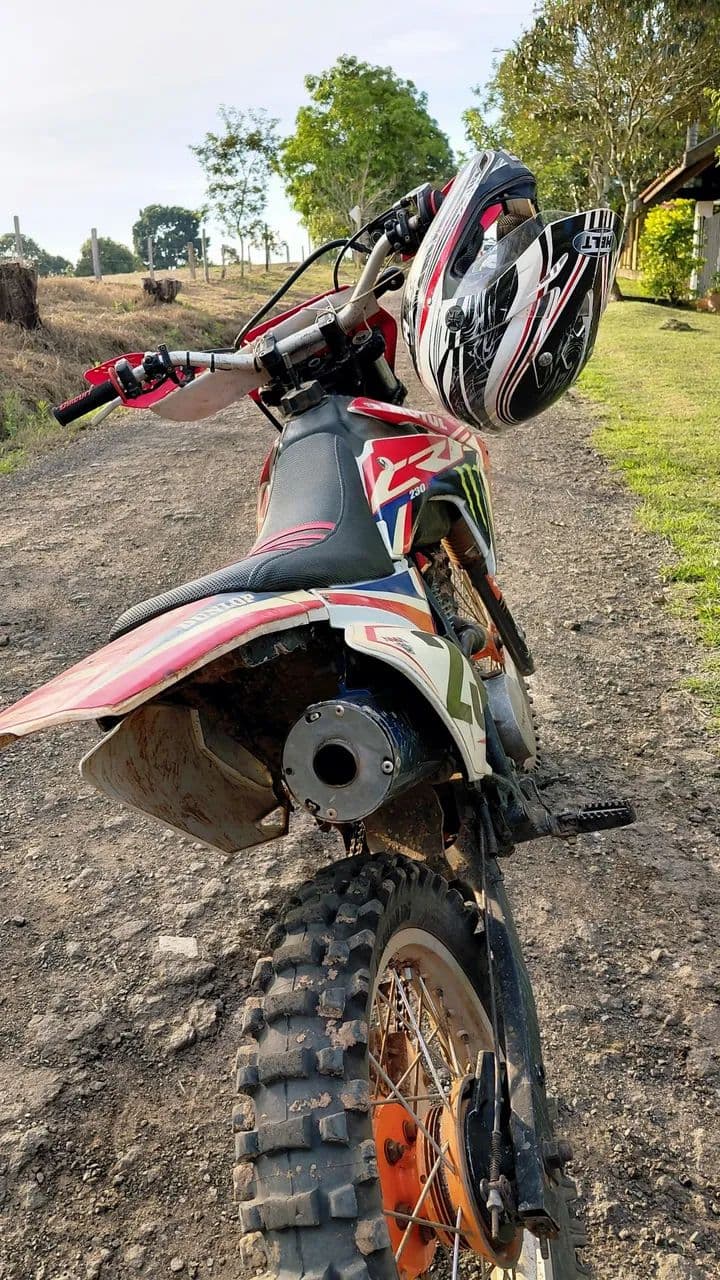 Xr 200 de trilha