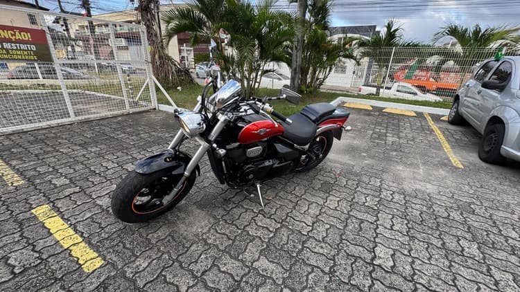 Suzuki Boulevard M800 
