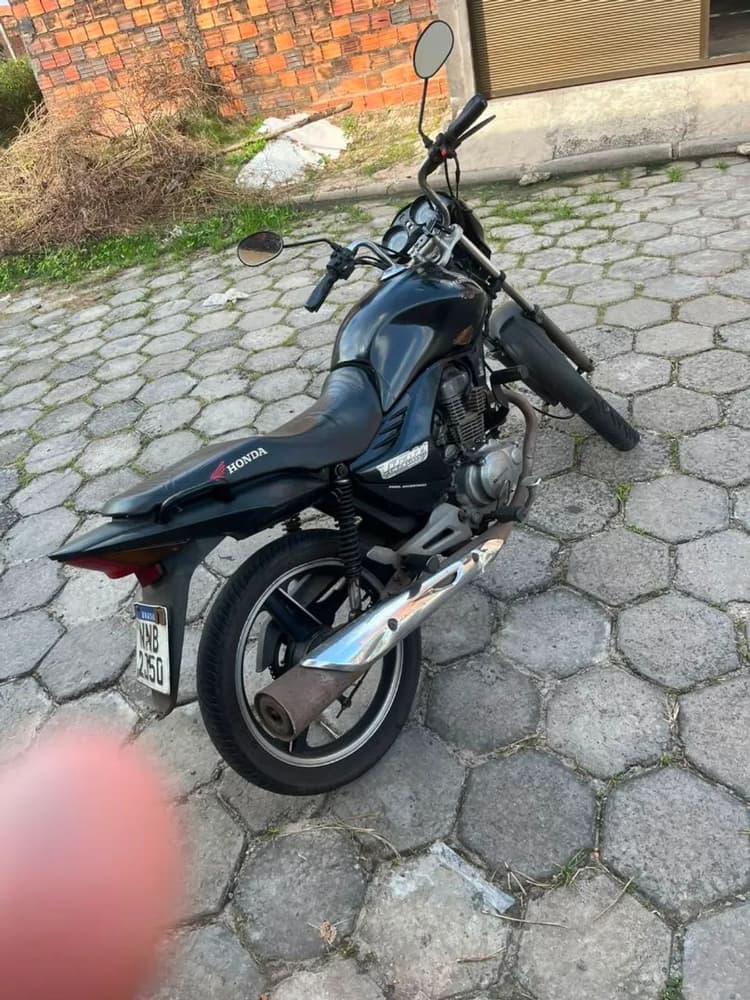 Titan preta 