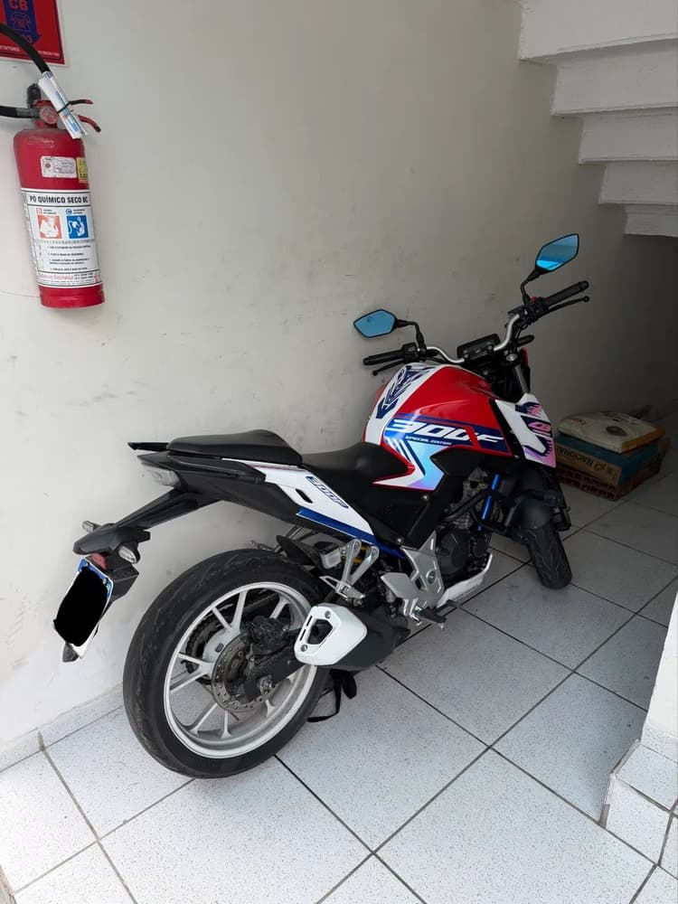 CB 300F