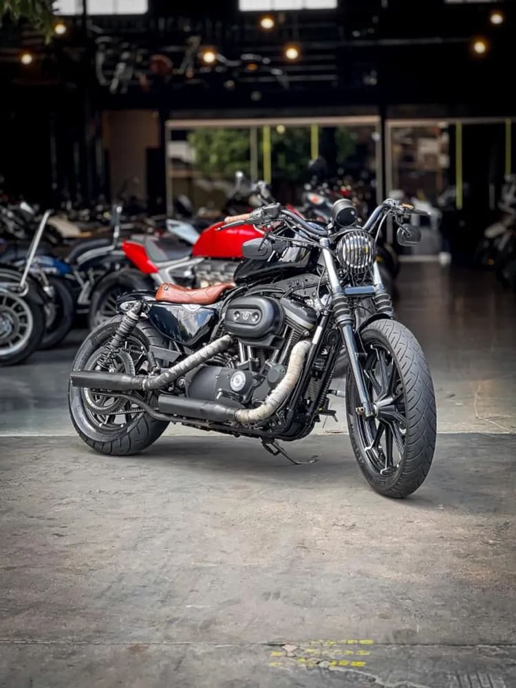 HARLEY DAVIDSON 883 BOBBER