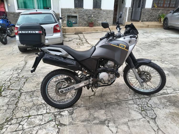 Ténéré 2016 bem conservada