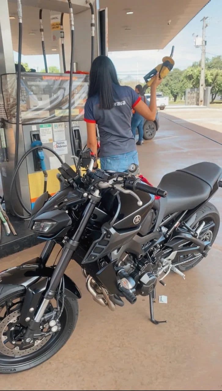 Vendo moto Yamaha MT09 ?