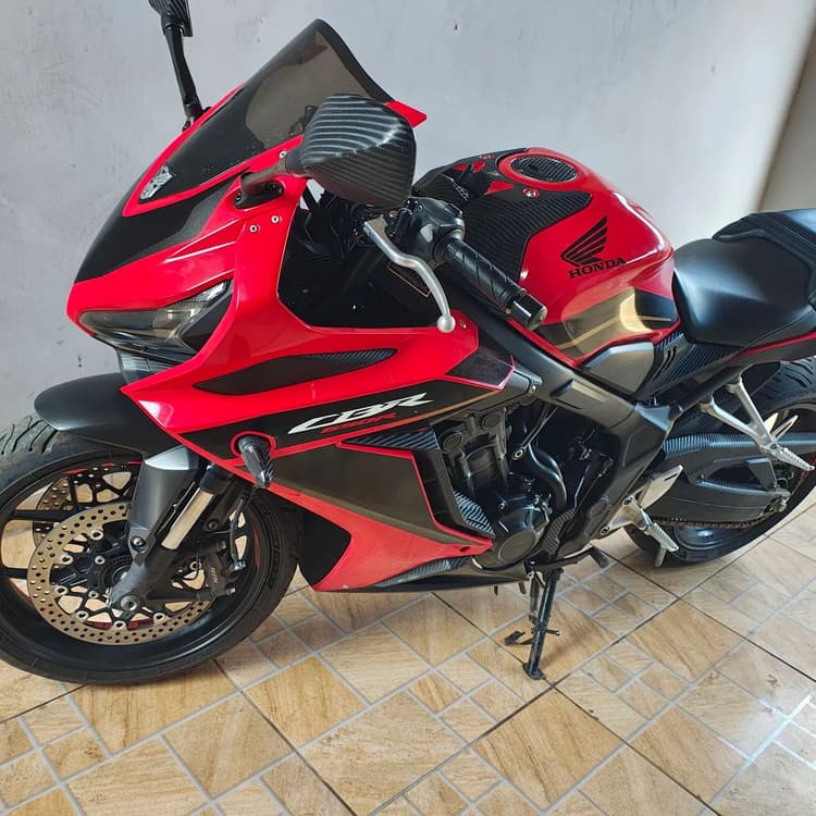 vendo CBR 650r , 2024
