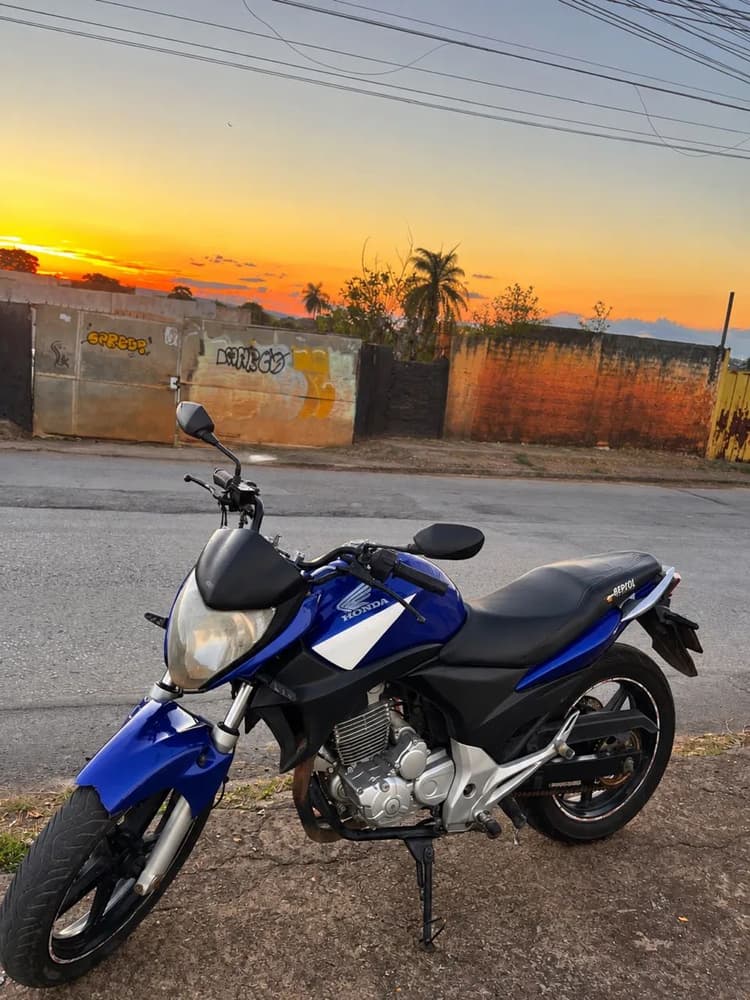 Vendo essa cb300 
