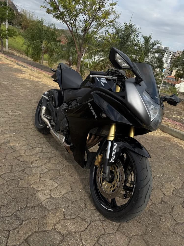 CBR 600f muito conservada. 