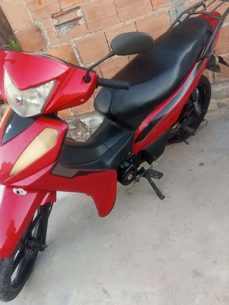 Vende se uma moto jer