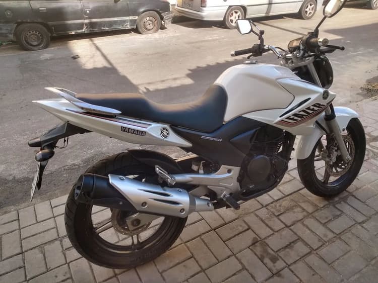 Fazer 250 cc
