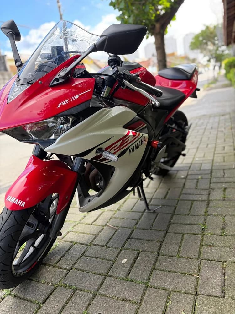 Yamaha R3 