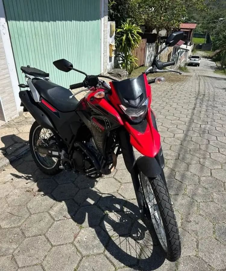 Moto impecável 
