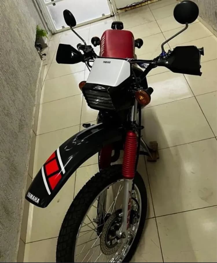 Moto Dt 180 