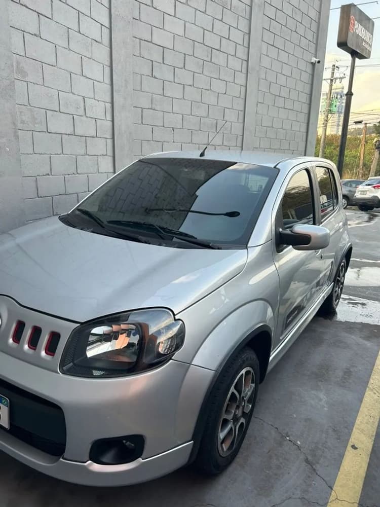 Fiat Uno Sporting 1.4 EVO Fire Flex 8V 4P 2012