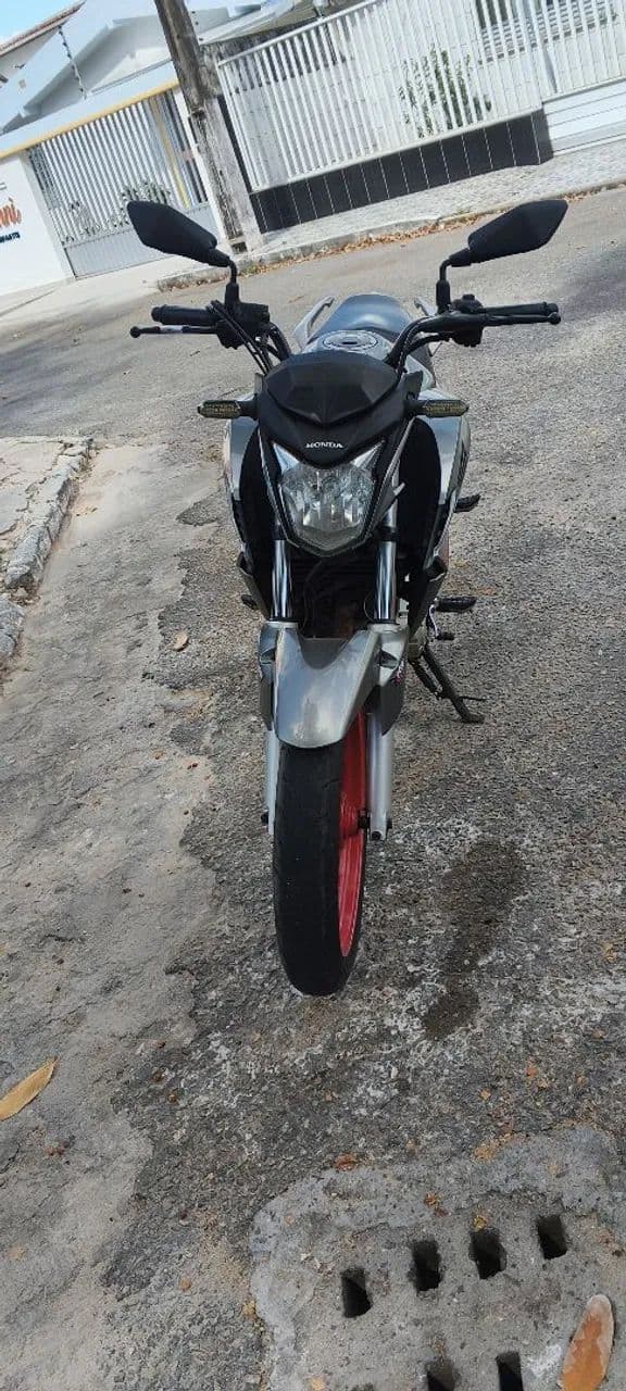 Vendo cb twister 250 cc flex. Falar com Edmo. 79999309521