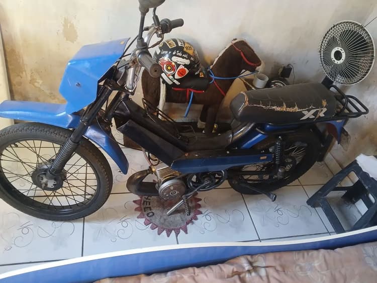 Vendo mobilete com placa 