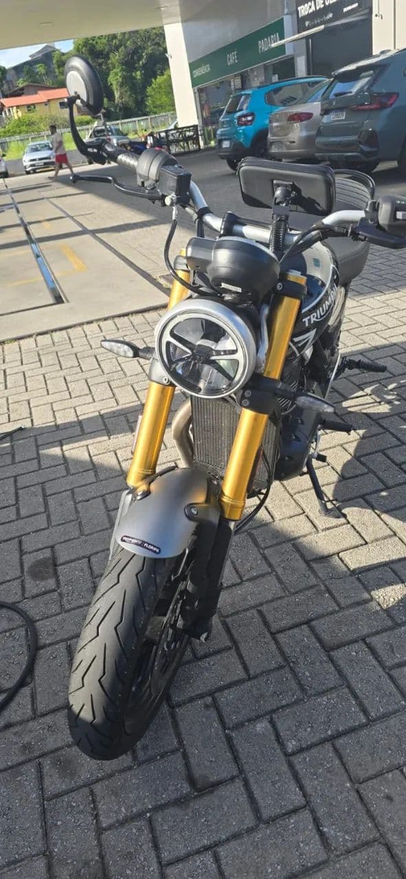Vendo moto extremamente nova 