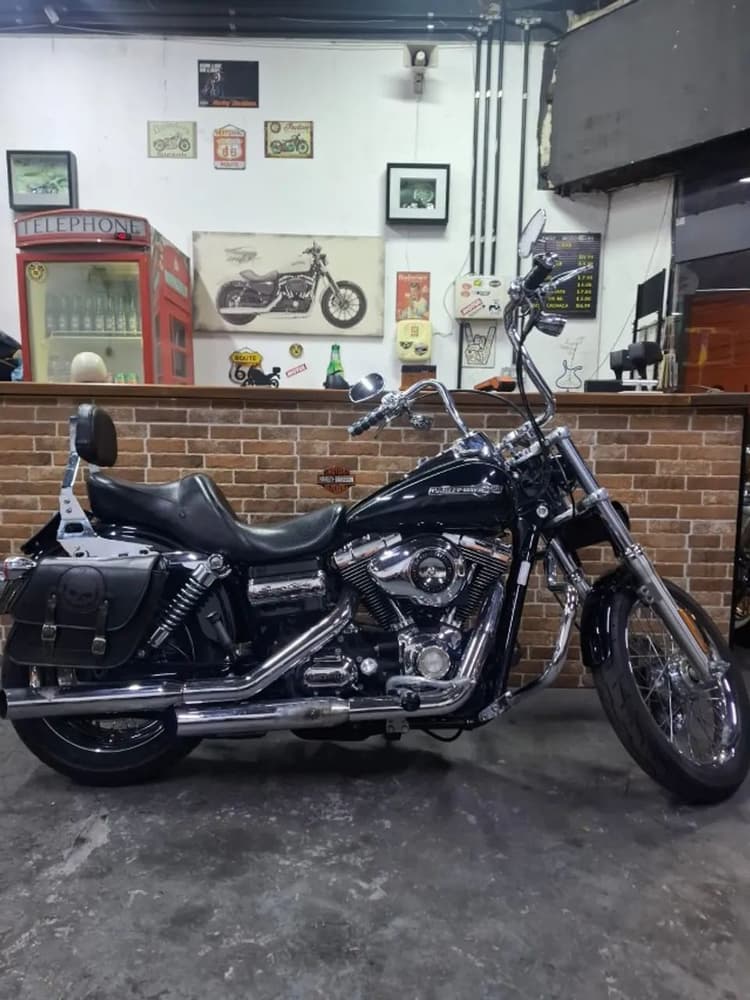 HARLEY-DAVIDSON DYNA SUPER GLIDE 2011