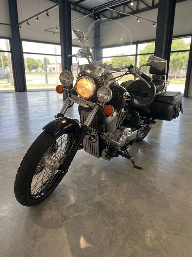 Shadow 750