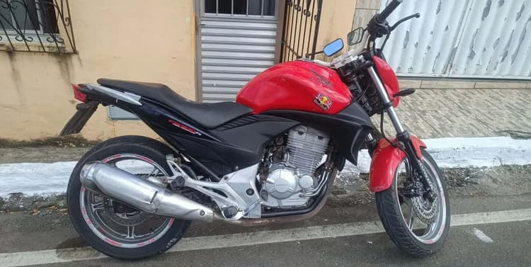 CB300 2012 em dias
