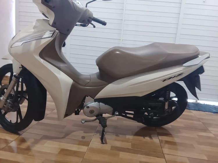 Vendo moto de procedência,muito conservada final 4