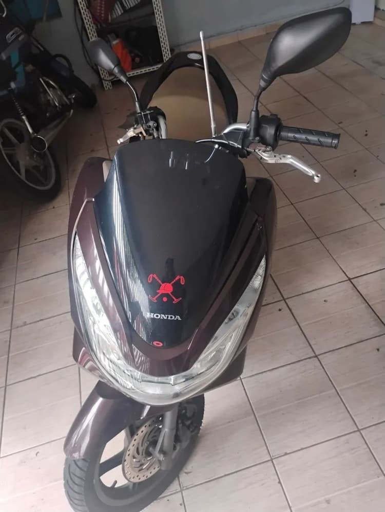 VENDE-SE OU TROCA-SE PCX