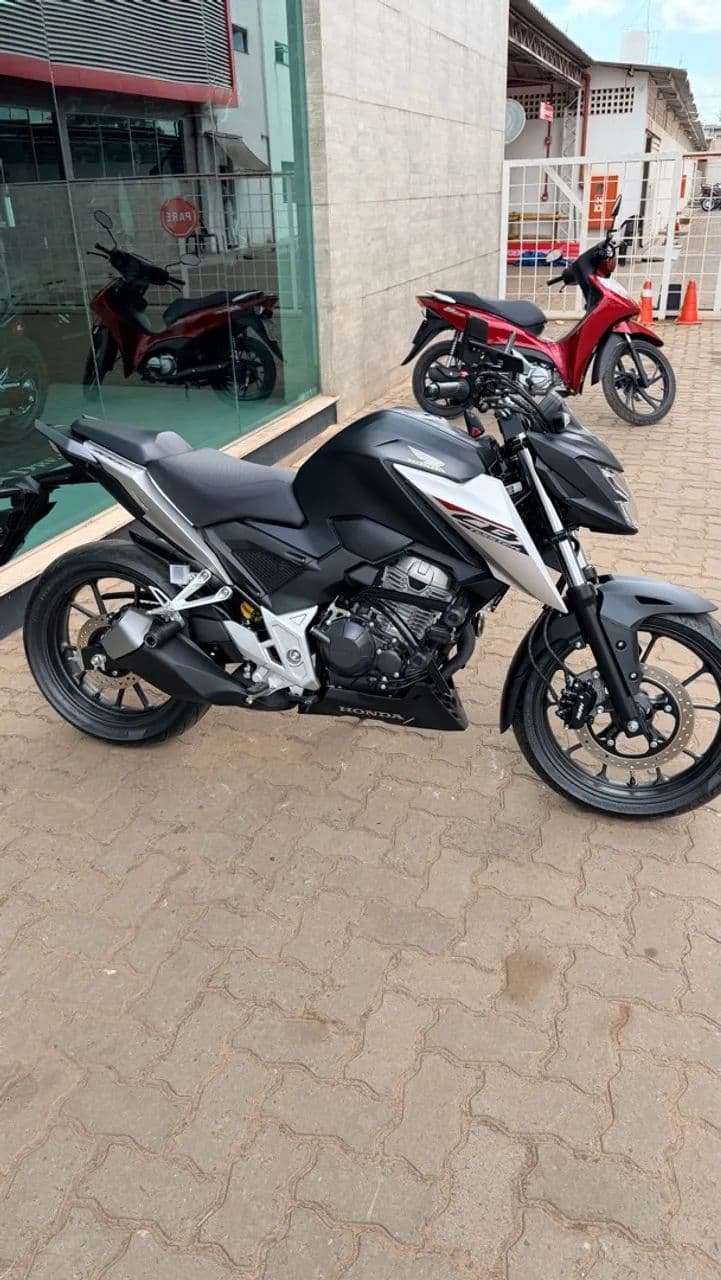 CB 300 praticamente zero